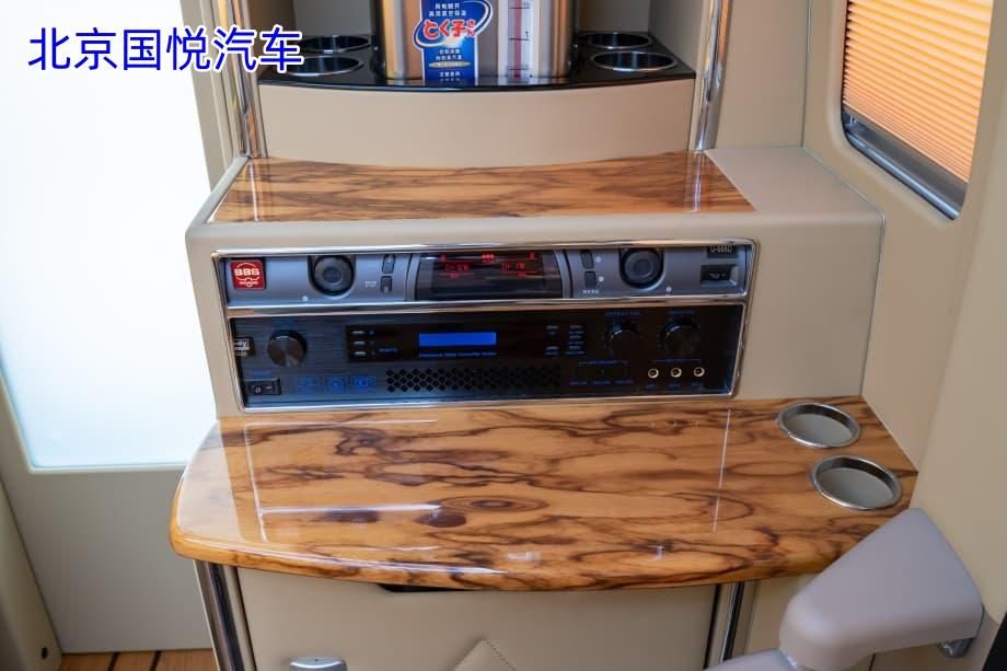 丰田考斯特7座房车青海落地多少钱(图9)