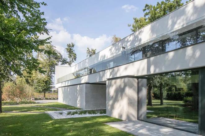 LONGHOUSE：狭长地块上的现代美学之居(图5)