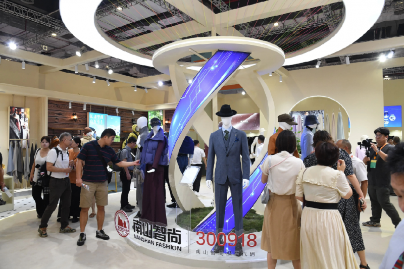 锦纶新材料首秀！南山智尚亮相2025中国国际纺织面料及辅料（秋冬）博览会(图2)