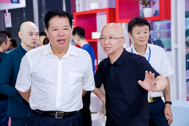 锦纶新材料首秀！南山智尚亮相2025中国国际纺织面料及辅料（秋冬）博览会(图4)