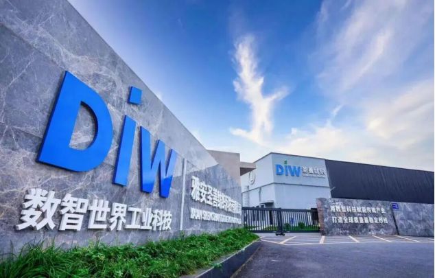 行业热点美邦周成建直播间跳团舞引关注年产5000万米功能性面料项目签约商务部召开外贸企业圆桌会(图1)