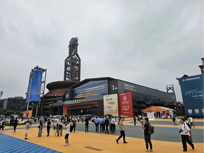 行业热点美邦周成建直播间跳团舞引关注年产5000万米功能性面料项目签约商务部召开外贸企业圆桌会(图7)