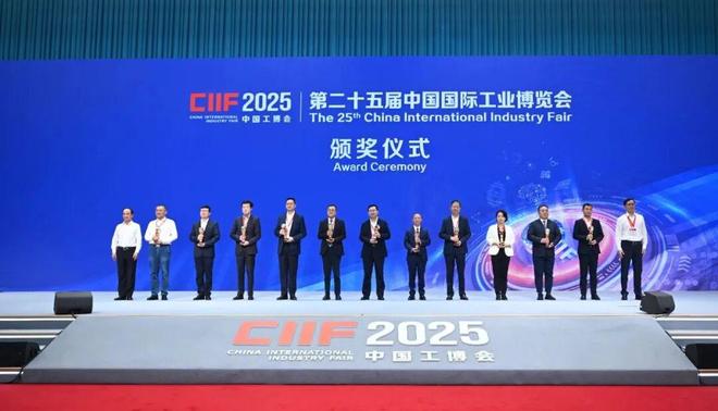 硬核！东华多项科技创新成果亮相工博会(图1)