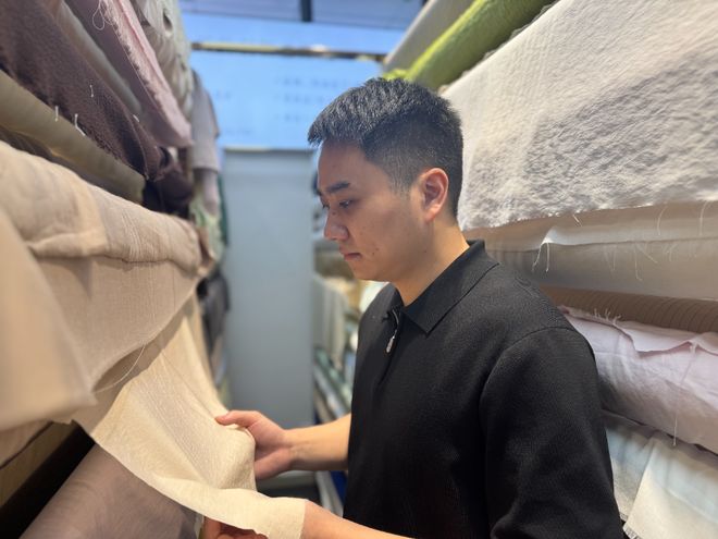 纺城新生代·舞动新质力以需求为起点用市场驱动创新——专访新业达织造总经理张嘉炳(图1)