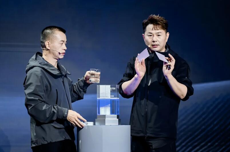 功能设计与硬核科技再启革新波司登叠变三合一冲锋衣羽绒系列全新上市(图4)