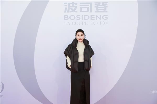 波司登泡芙这个时装周成为被巴黎记住的流动风景(图1)