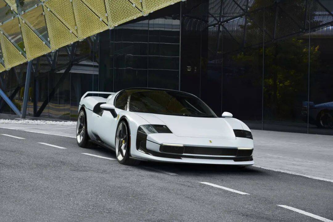 法拉利SC40亮相致敬经典！(图1)