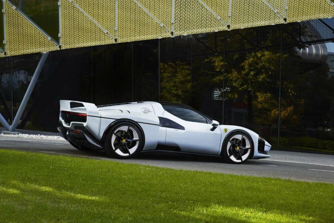 法拉利SC40亮相致敬经典！(图2)