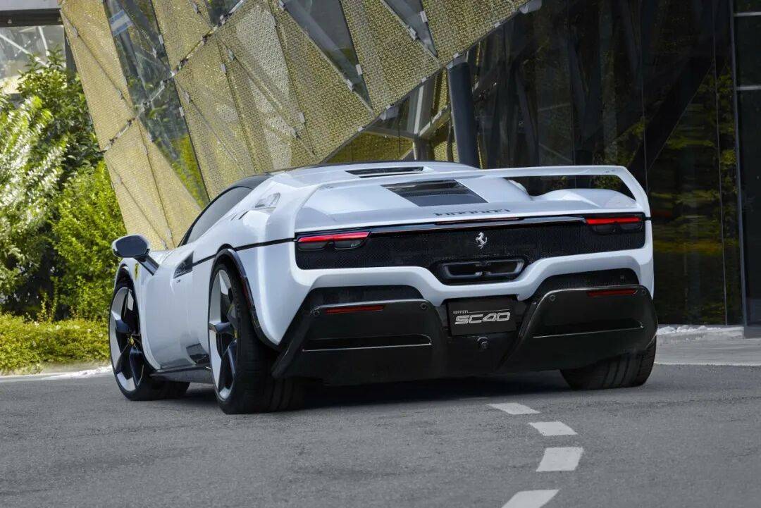 法拉利SC40亮相致敬经典！(图3)