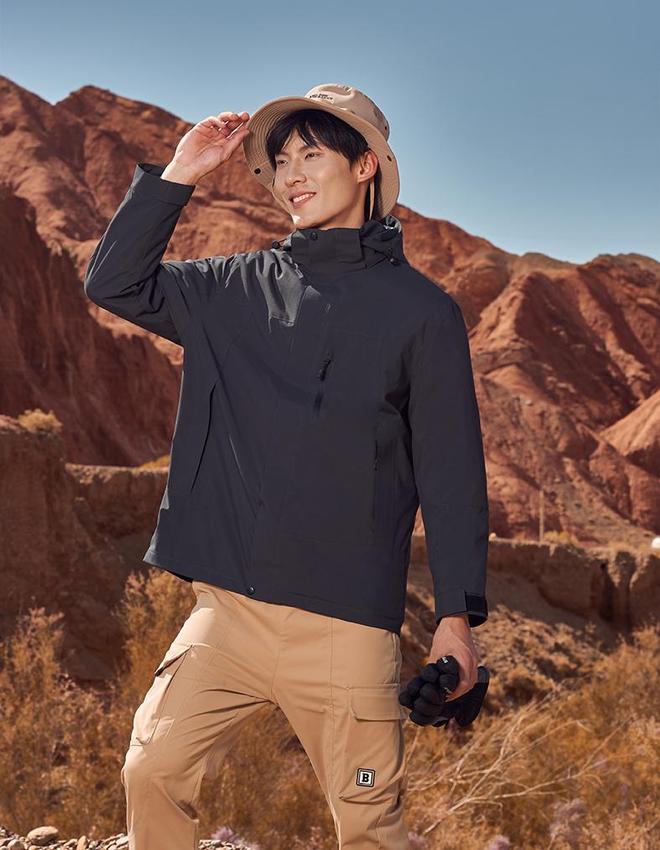 【震惊！这件三合一冲锋衣竟让年轻人集体“上头”！】(图1)