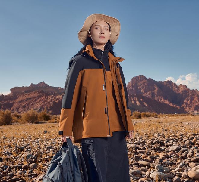 【震惊！这件三合一冲锋衣竟让年轻人集体“上头”！】(图2)