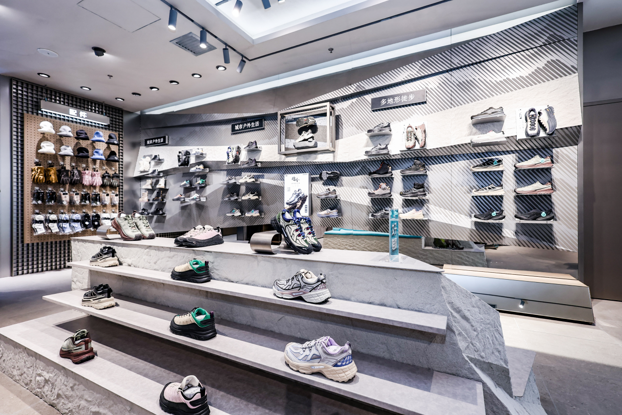 “攻”户外！李宁开出首家户外品类独立店(图1)