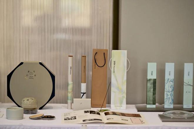 “伊”手快报在山野、在旅途中、在香气里：冬日的生活方式想象(图11)