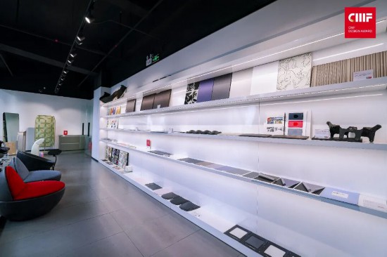 从聿家居取得办公用品放置架专利实现挡板与隔板距离自由调节(图3)