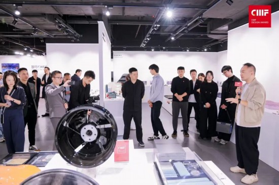 从聿家居取得办公用品放置架专利实现挡板与隔板距离自由调节(图5)