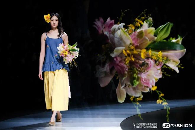 能穿十年不过时的衣服被京东搬上了T台(图3)